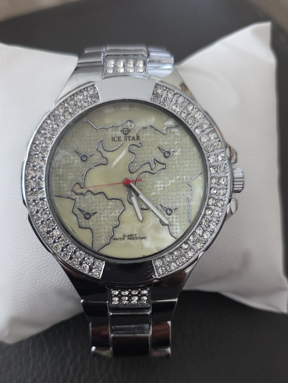 623. Silver Crystal World-Map Men's Watch